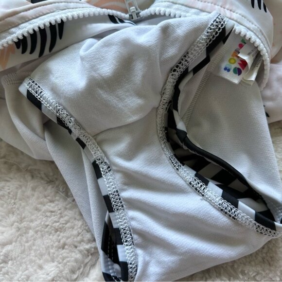 Dot Dot Smile | Long Sleeve Pineapple Rash Guard | Size 5/6 - Picture 5 of 8